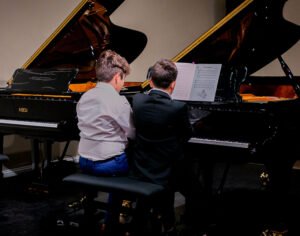 photo-home-column-2-claudia-fuenmayor-pianist-studio